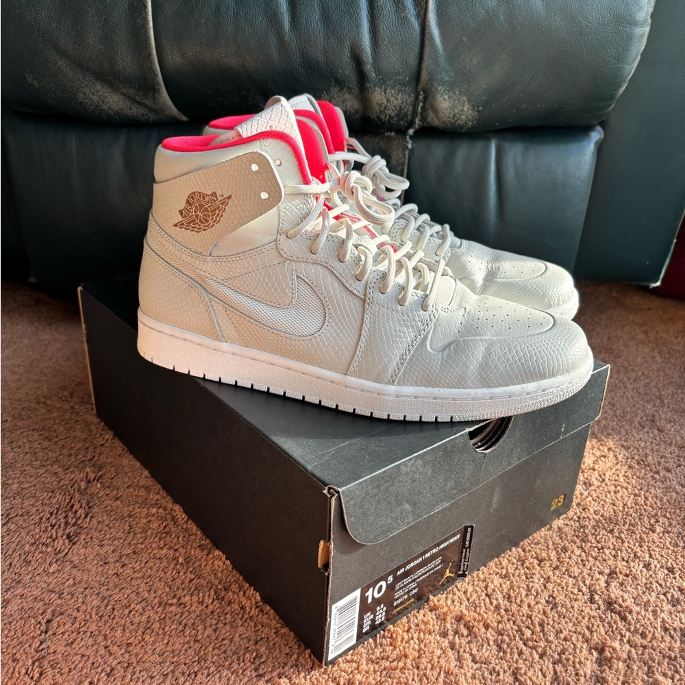 AIR JORDAN 1 RETRO HIGH NOUVEAU snakeskin classic collectible sneakers shoe